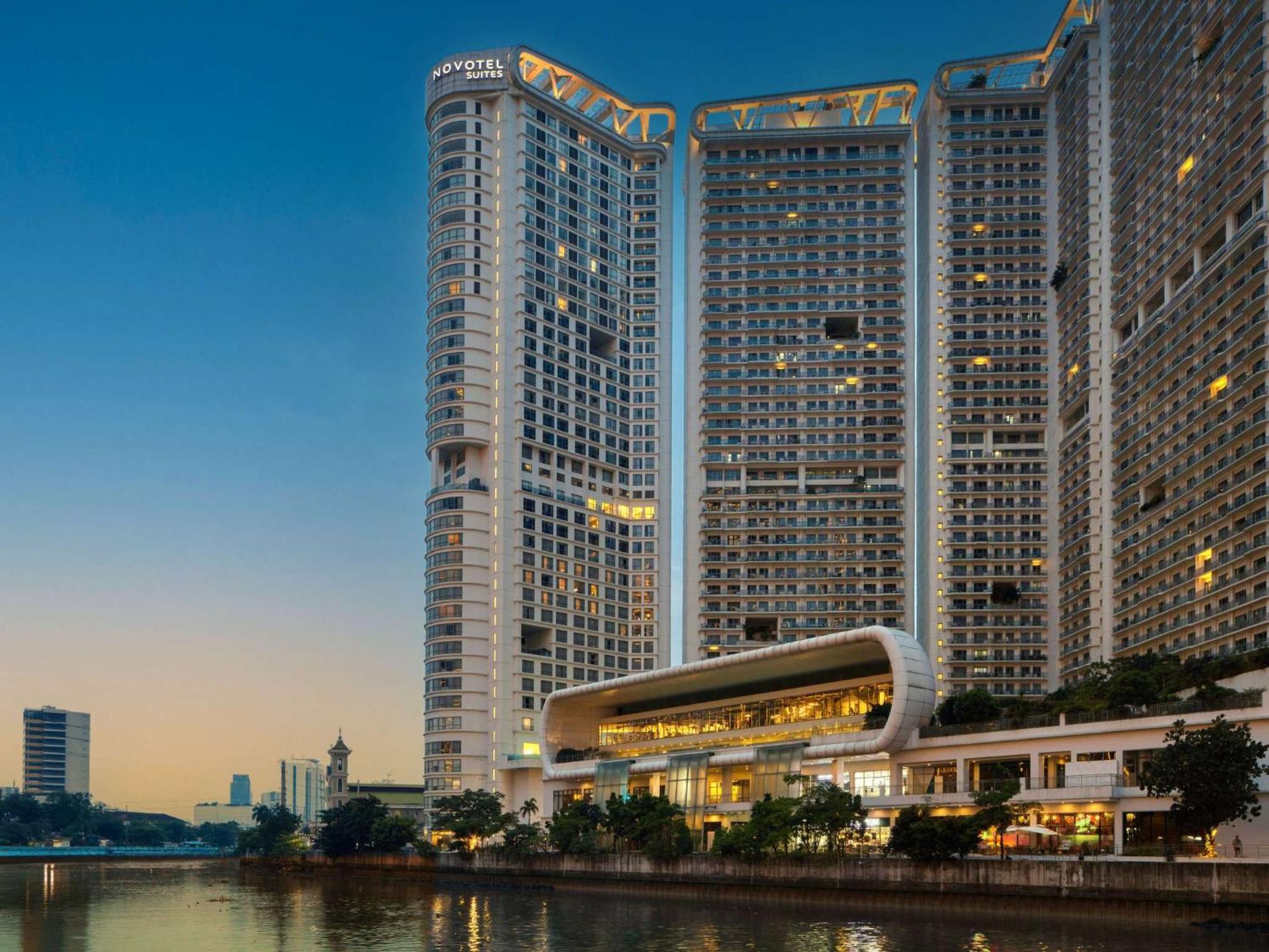 Novotel Manila Aqua Residences Near Makati By Hamodi'Scrib * Manila