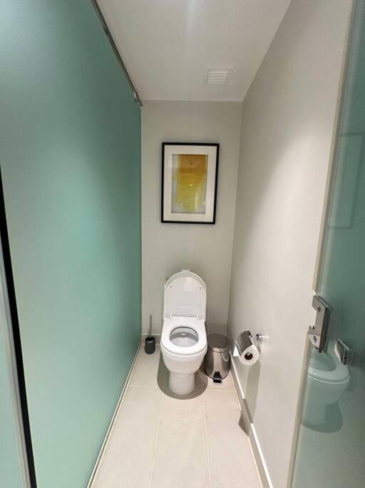 Novotel Manila Aqua Residences Near Makati By Hamodi'Scrib *