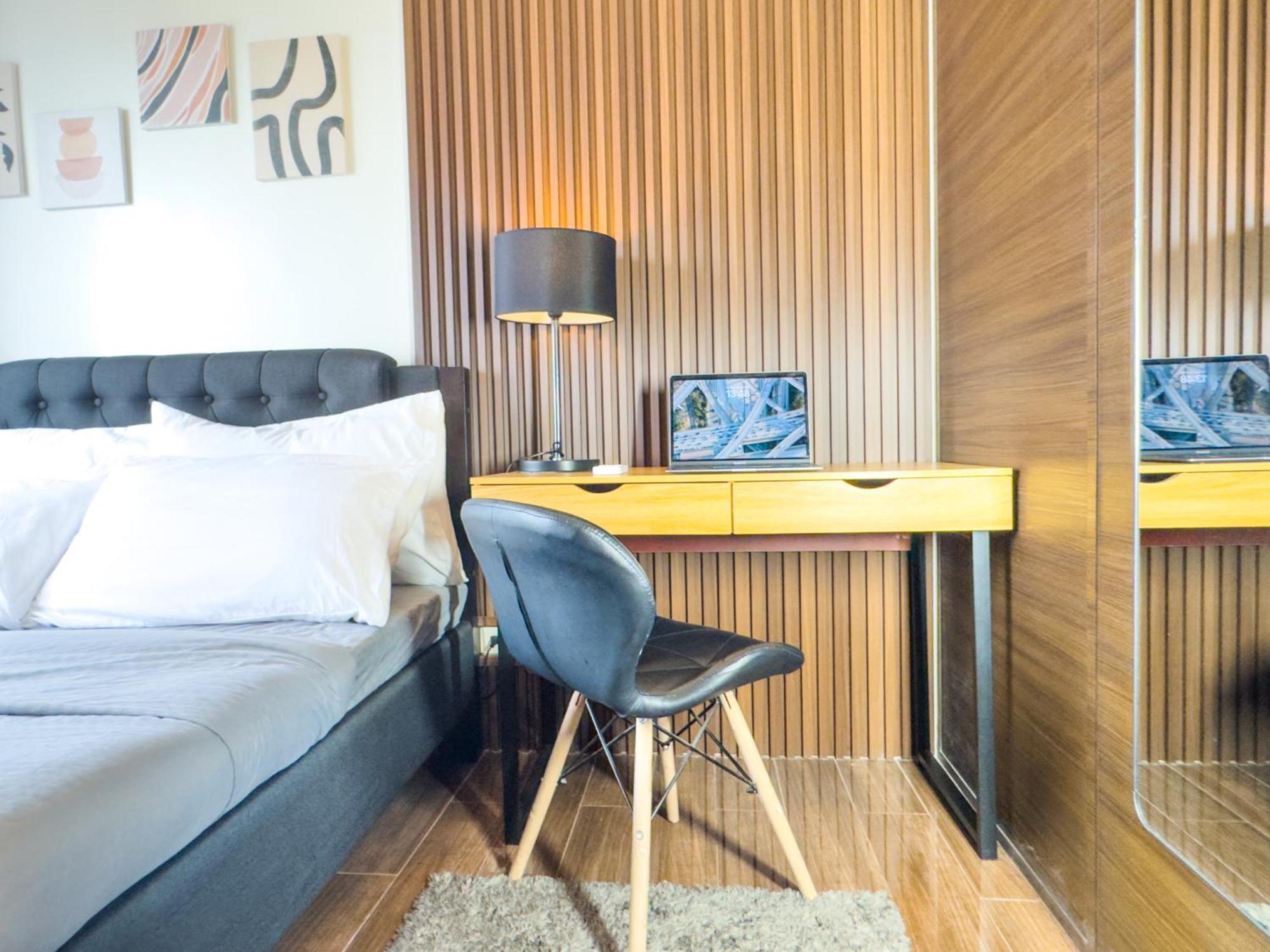 Apartment 1br Makati, Air Residences M006 *