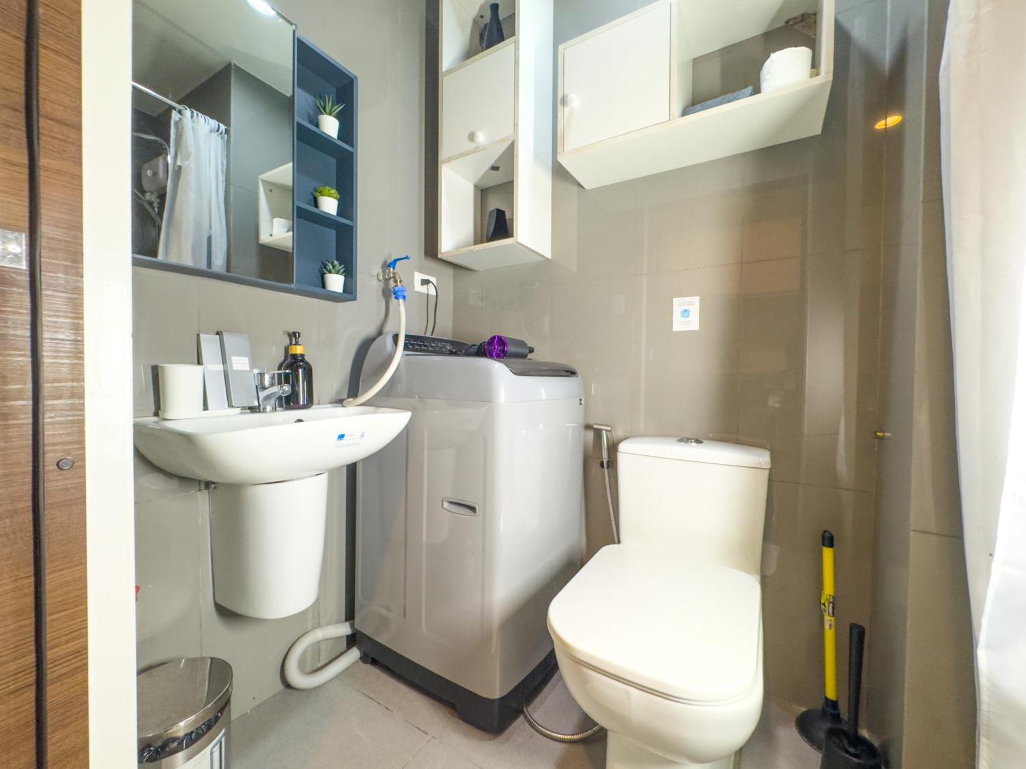 Apartment 1br Makati, Air Residences M006 *
