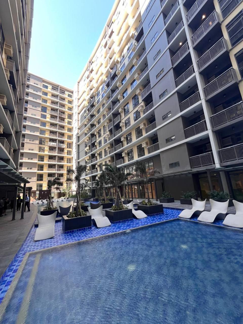 Gentry Manor With Wifi,balcony Near Okada,moa&naia 8q Manila