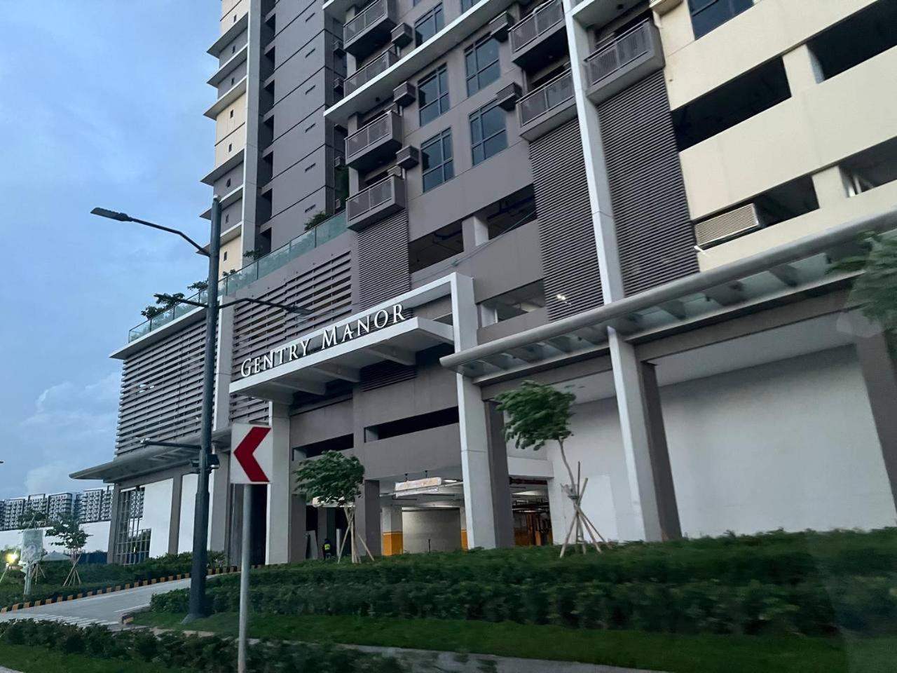Gentry Manor With Wifi,balcony Near Okada,moa&naia 8q Apartment Manila