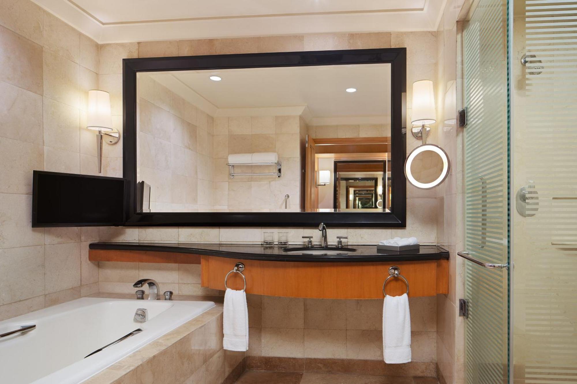 Sheraton Bay Hotel 5*
