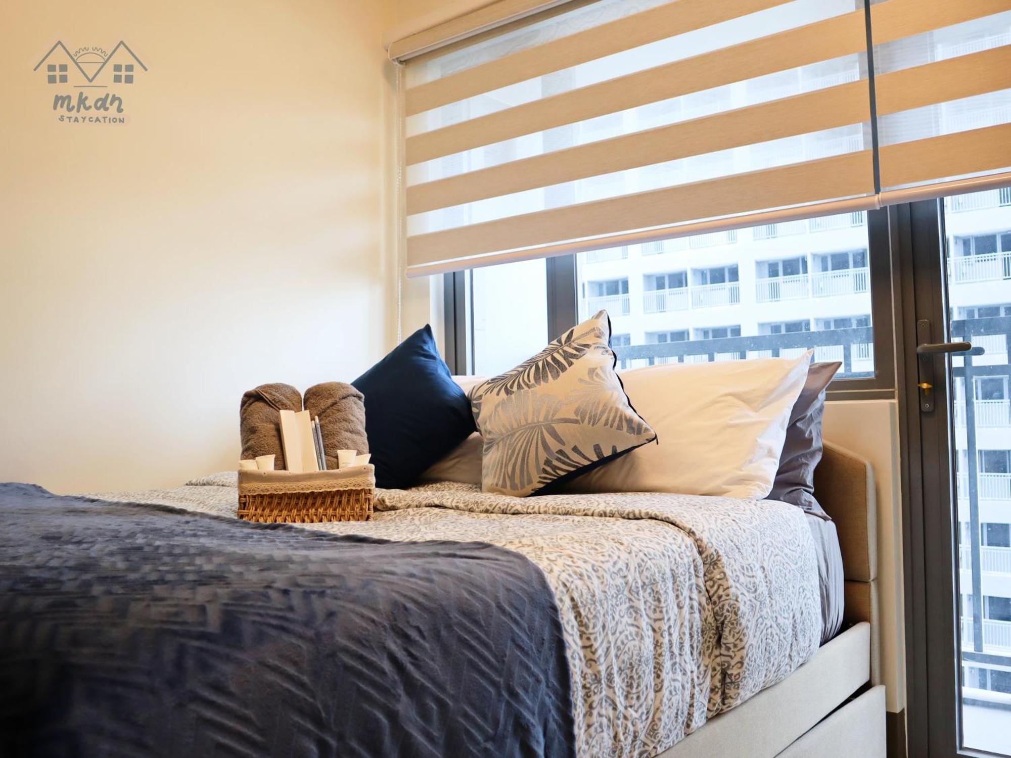Cozy Vibrant Staycation Netflix Wifi Mandaluyong Apartment *