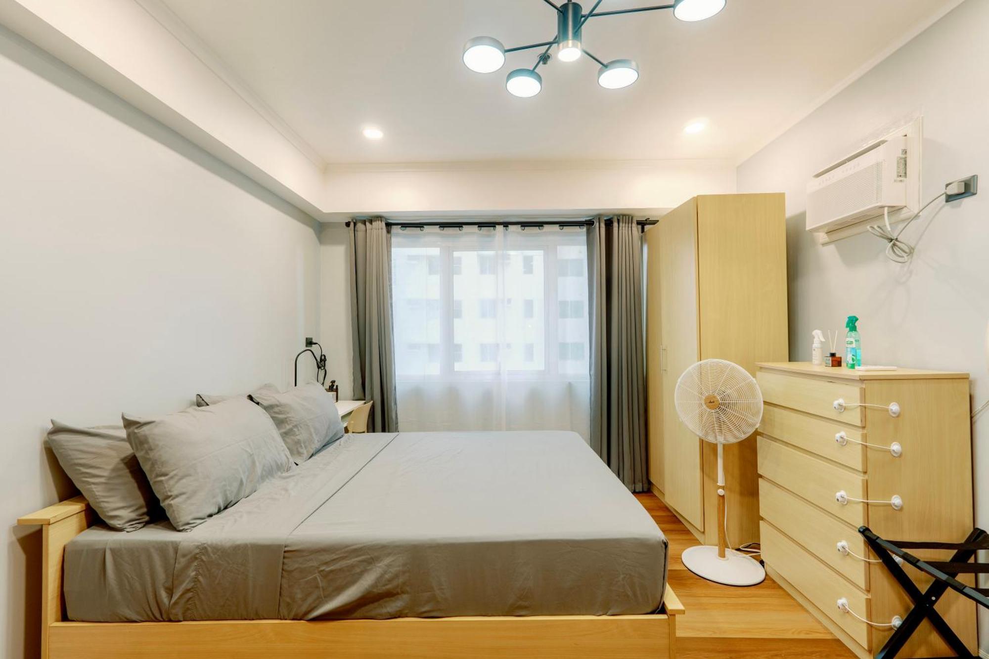 Cozy And Spacious At Soma Bgc Near Sm Aura And Bonifacio High Street Apartment