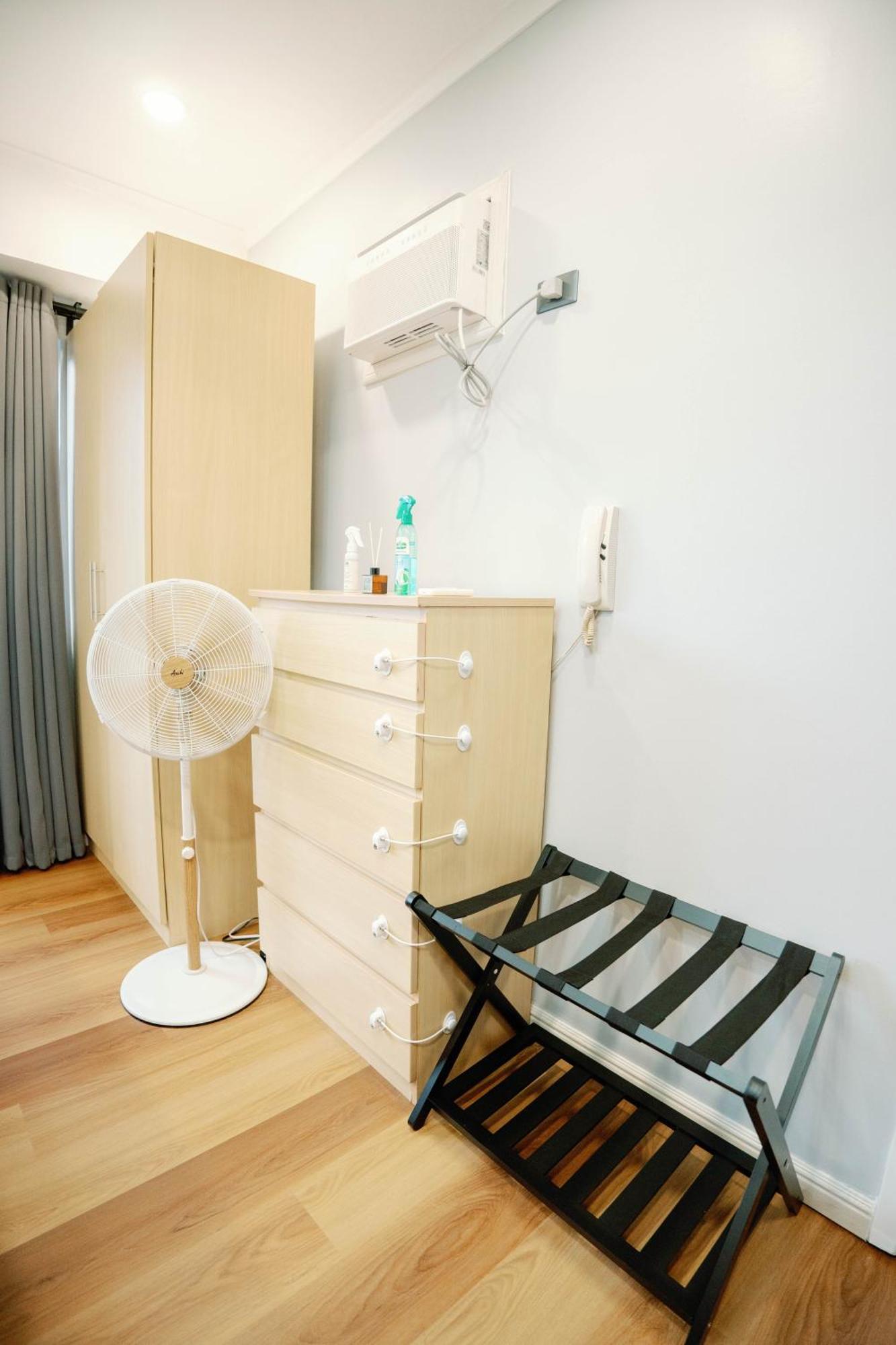 Apartment Cozy And Spacious At Soma Bgc Near Sm Aura And Bonifacio High Street Manila