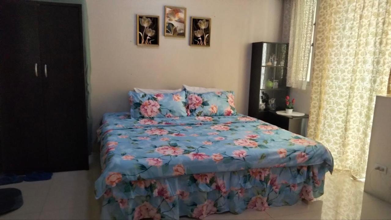 Your Dream Escape At One Palm Tree Apartment Manila