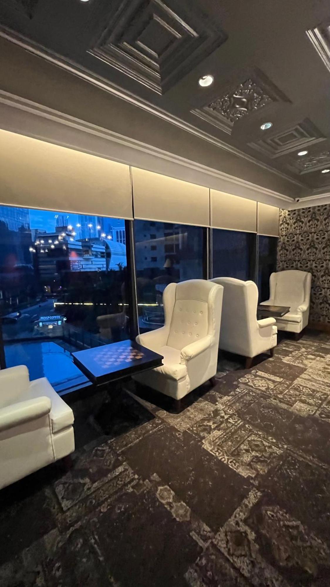 Newly Spacious Unit In Poblacion Makati W Full Stunning View, Wifi, Sauna, Gym, Swimming Pool And Game Room! Apartment