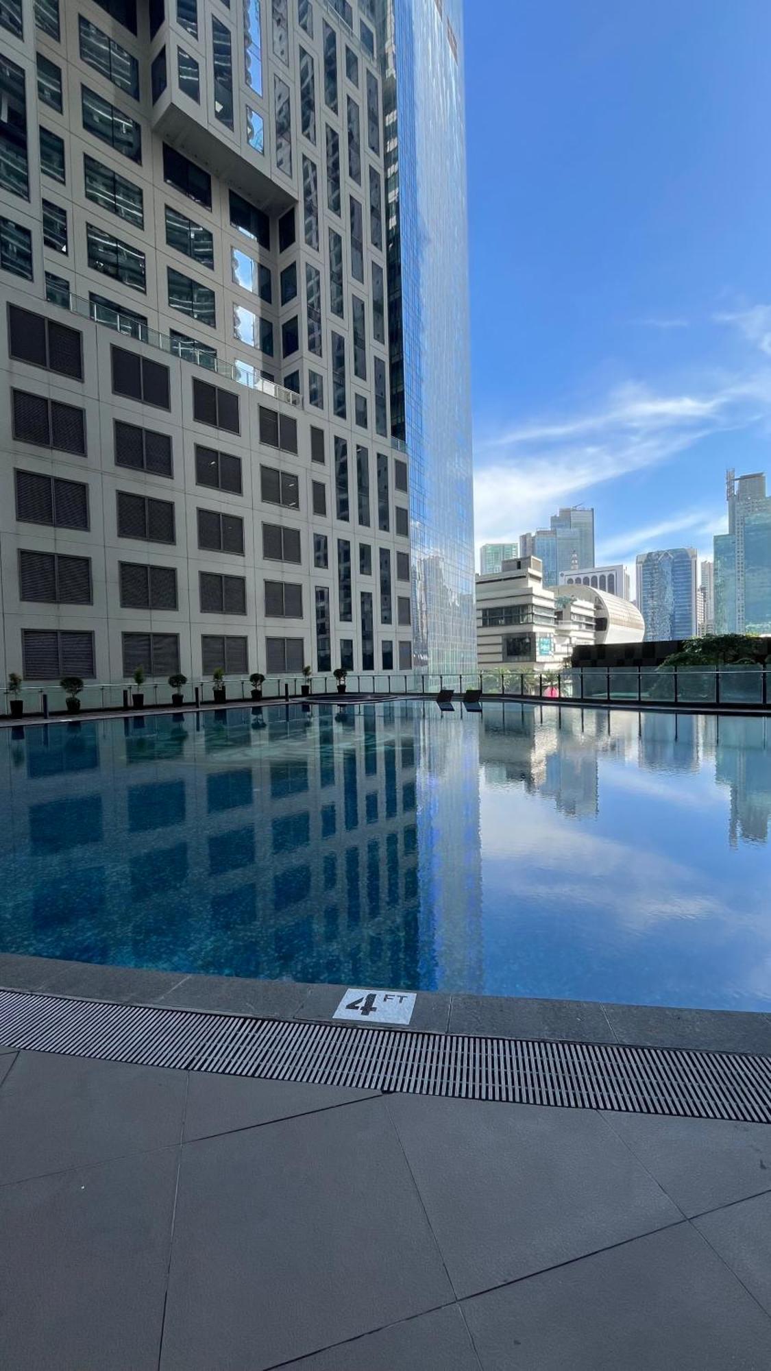 Newly Spacious Unit In Poblacion Makati W Full Stunning View, Wifi, Sauna, Gym, Swimming Pool And Game Room!
