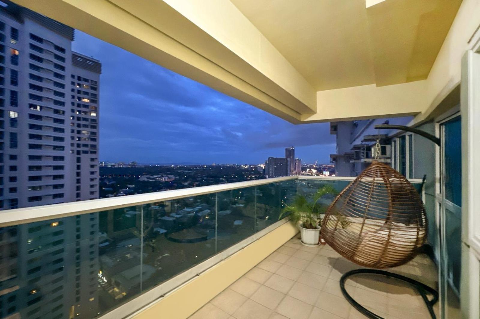 Family Size Staycation In Makati With New Year's Firework Balcony View Apartment Manila