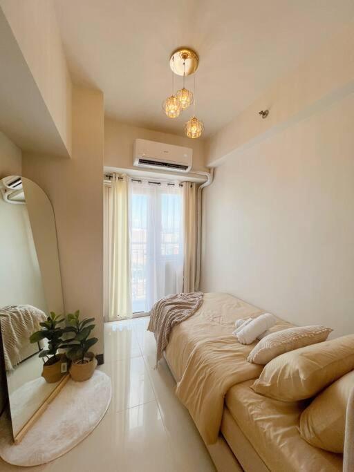 2br Solana Near Moa Picc Naia Apartment Manila