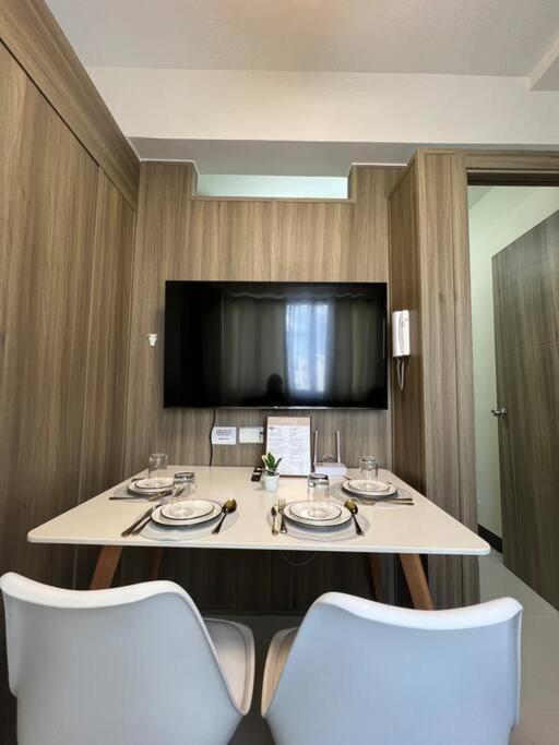 Apartment 2br Solana Near Moa Picc Naia Manila