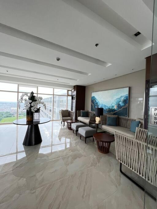 2br Solana Near Moa Picc Naia *