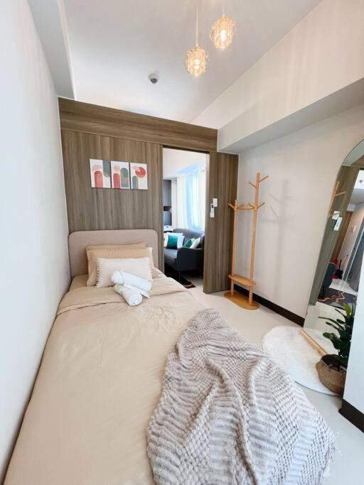 Apartment 2br Solana Near Moa Picc Naia Manila