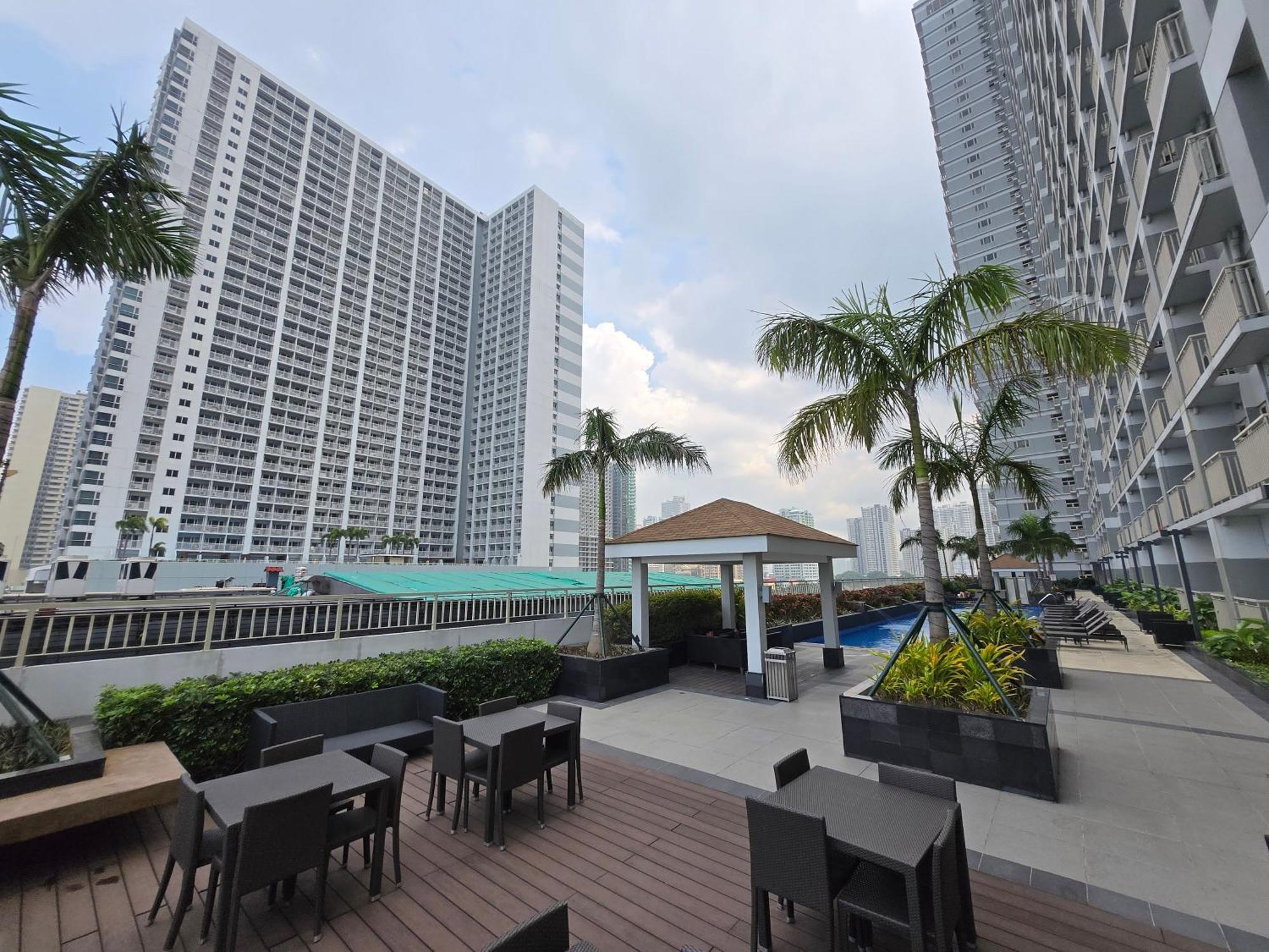 2br Solana Near Moa Picc Naia Manila