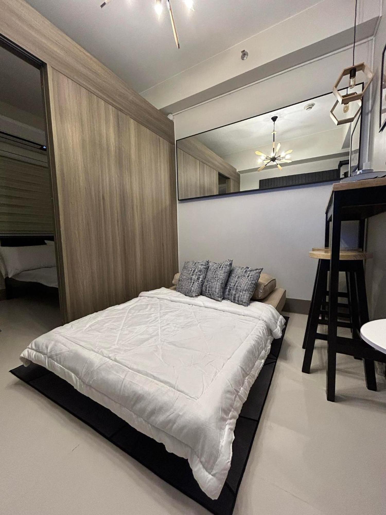 Balay Mulano At Fame Residences Mandaluyong L With Balcony Pool View L 200mbps Wifi Apartment Manila
