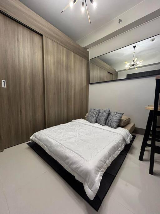 Apartment Balay Mulano At Fame Residences Mandaluyong L With Balcony Pool View L 200mbps Wifi *