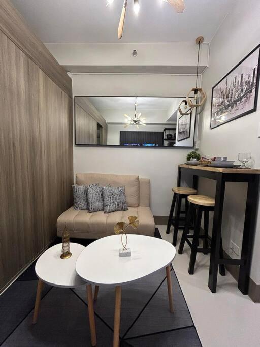 Balay Mulano At Fame Residences Mandaluyong L With Balcony Pool View L 200mbps Wifi Apartment Manila