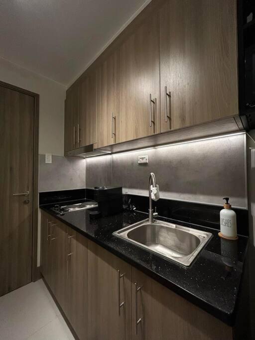Balay Mulano At Fame Residences Mandaluyong L With Balcony Pool View L 200mbps Wifi * Manila