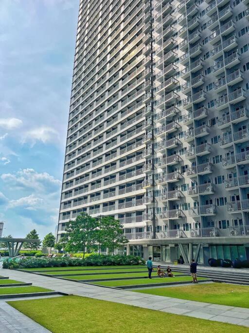 Balay Mulano At Fame Residences Mandaluyong L With Balcony Pool View L 200mbps Wifi Apartment