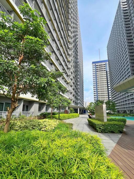 Apartment Balay Mulano At Fame Residences Mandaluyong L With Balcony Pool View L 200mbps Wifi