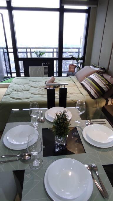 Staycation In Makati, Gramercy 56th Flr, Facing The And Rockwell Manila