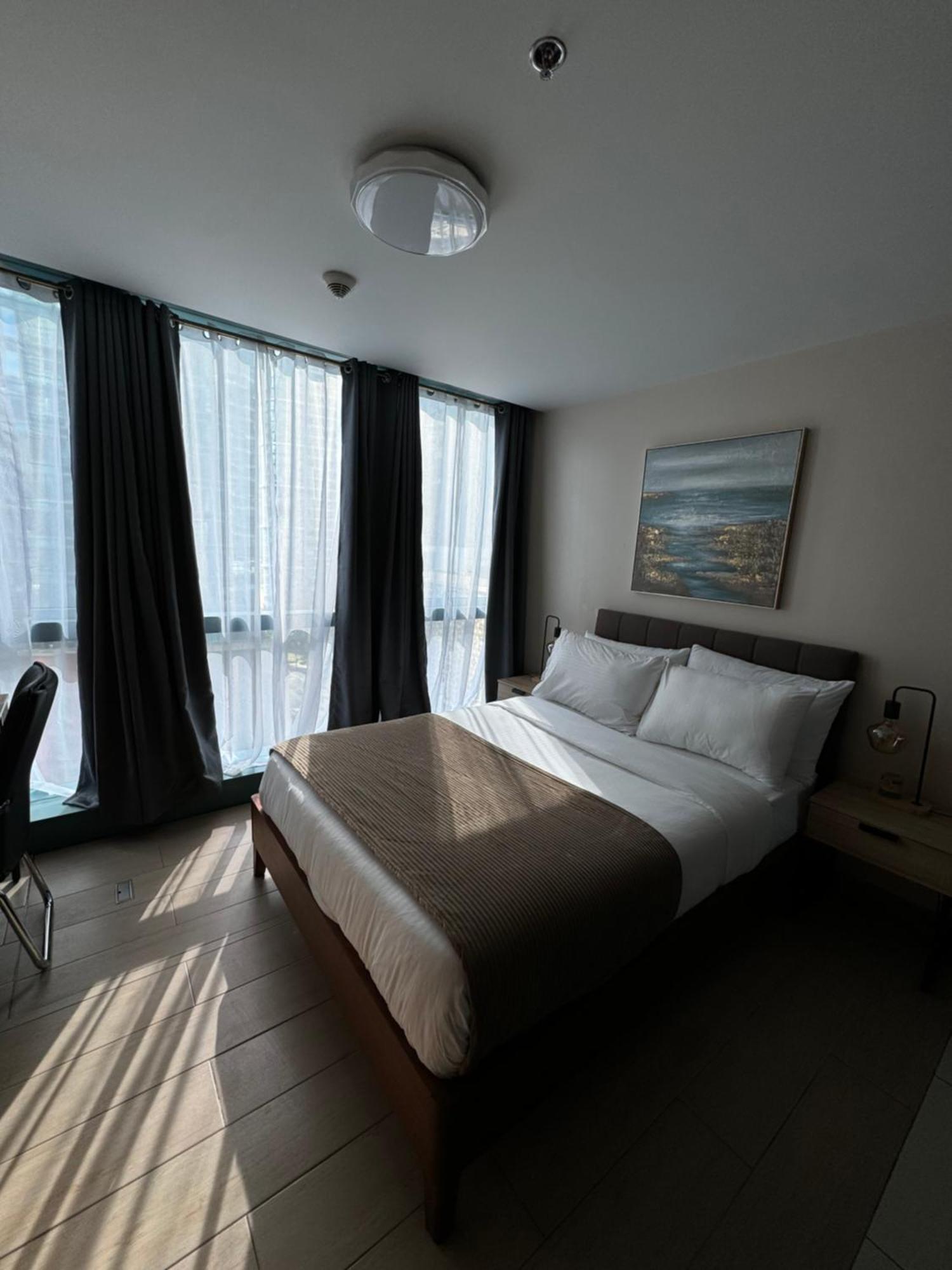 Rustic Elegance New One Bedroom One Uptown Free Parking *