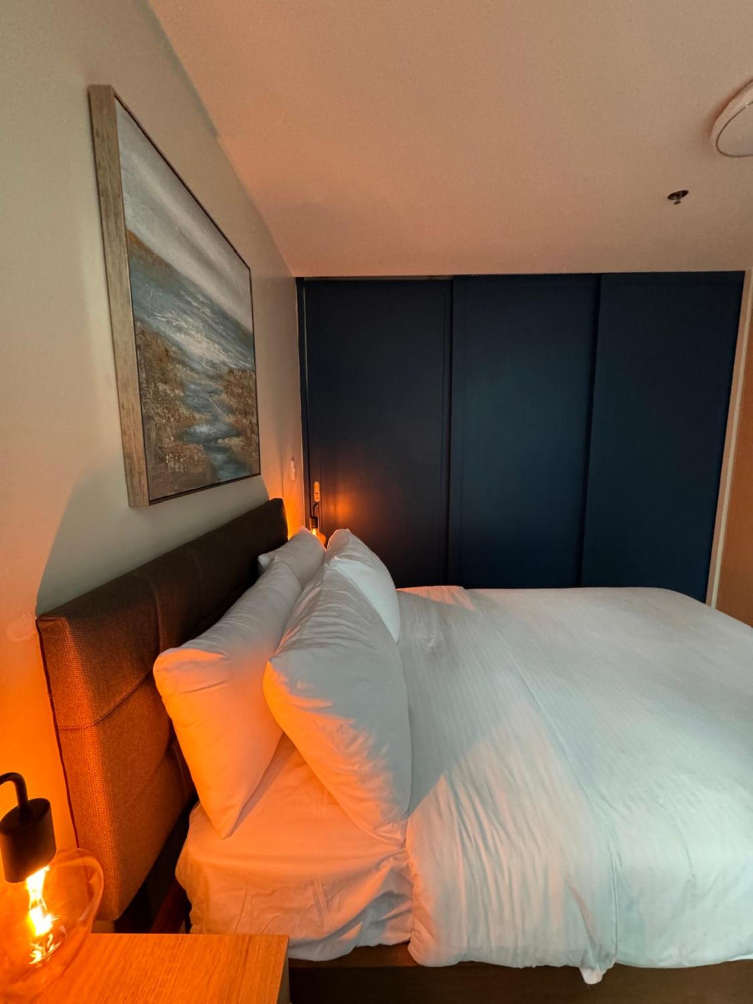 Rustic Elegance New One Bedroom One Uptown Free Parking