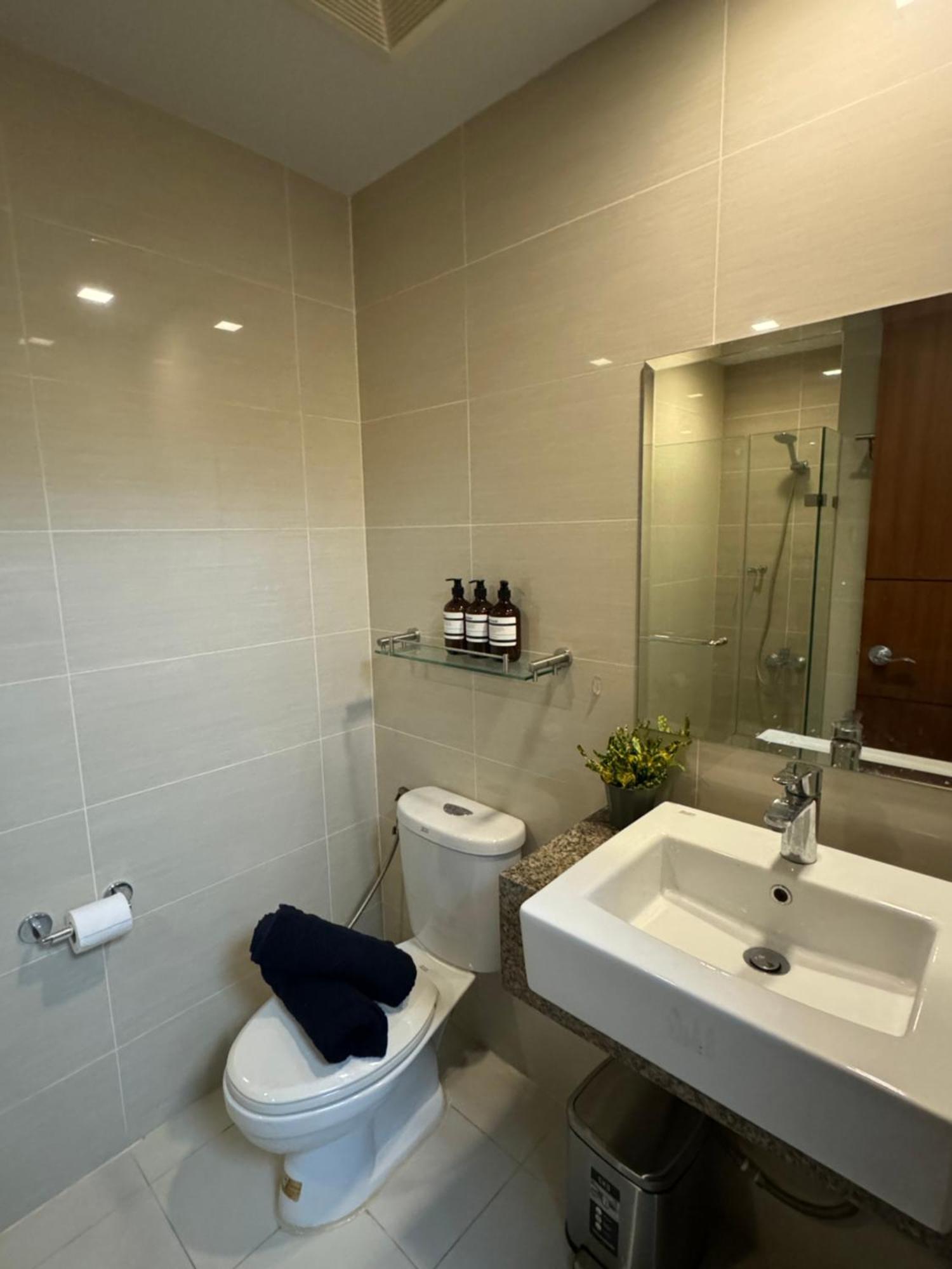 Rustic Elegance New One Bedroom One Uptown Free Parking