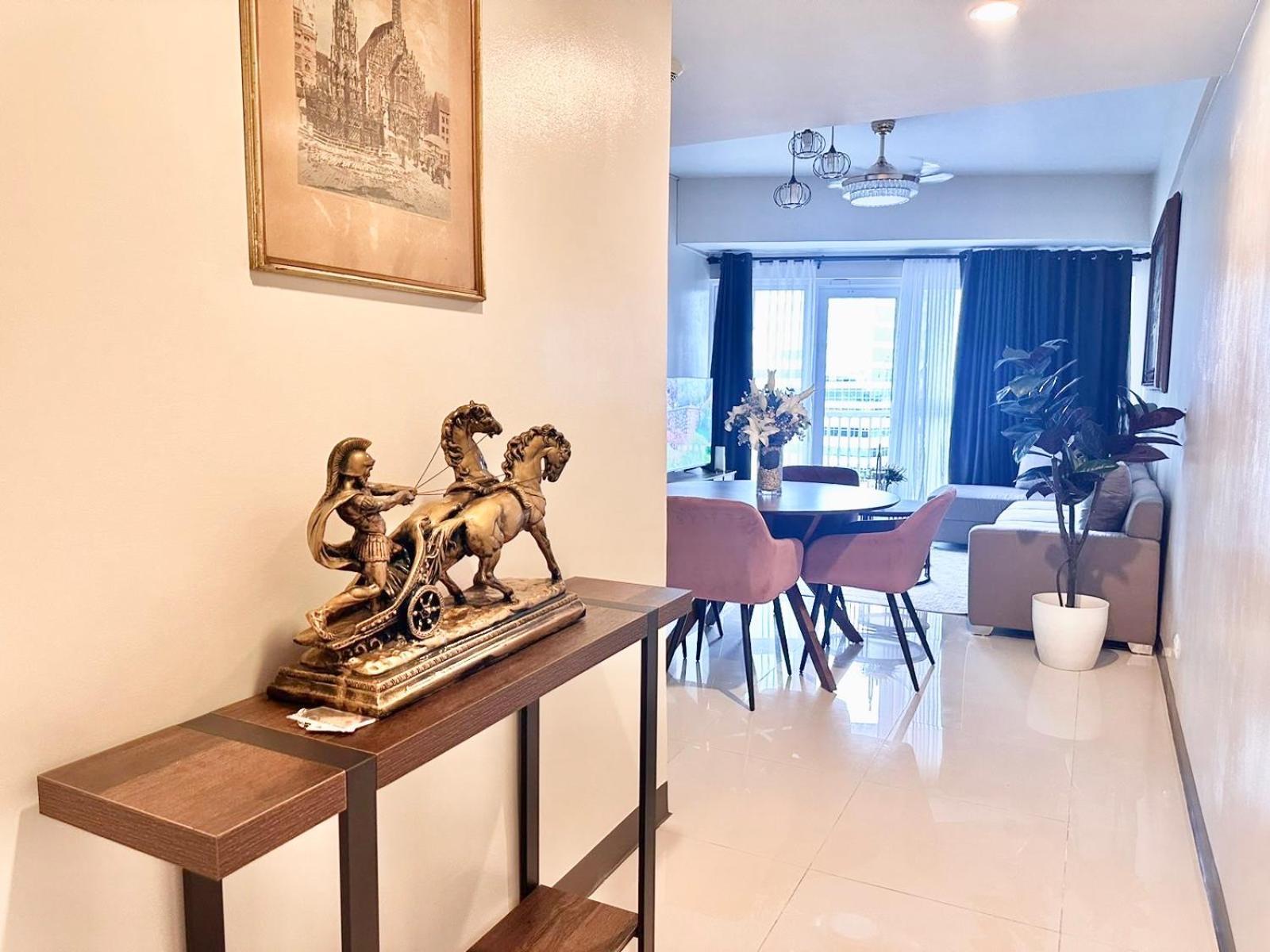 2 Bedrooms & 2 Bathrooms At Bgc Taguig Mckinley By Venice Grand Canal Mall *