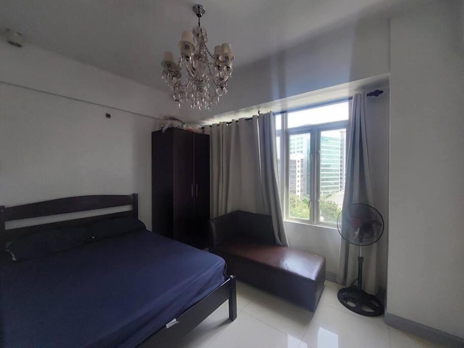 Deluxe Corner Stamford Mckinley Hill Apartment Manila