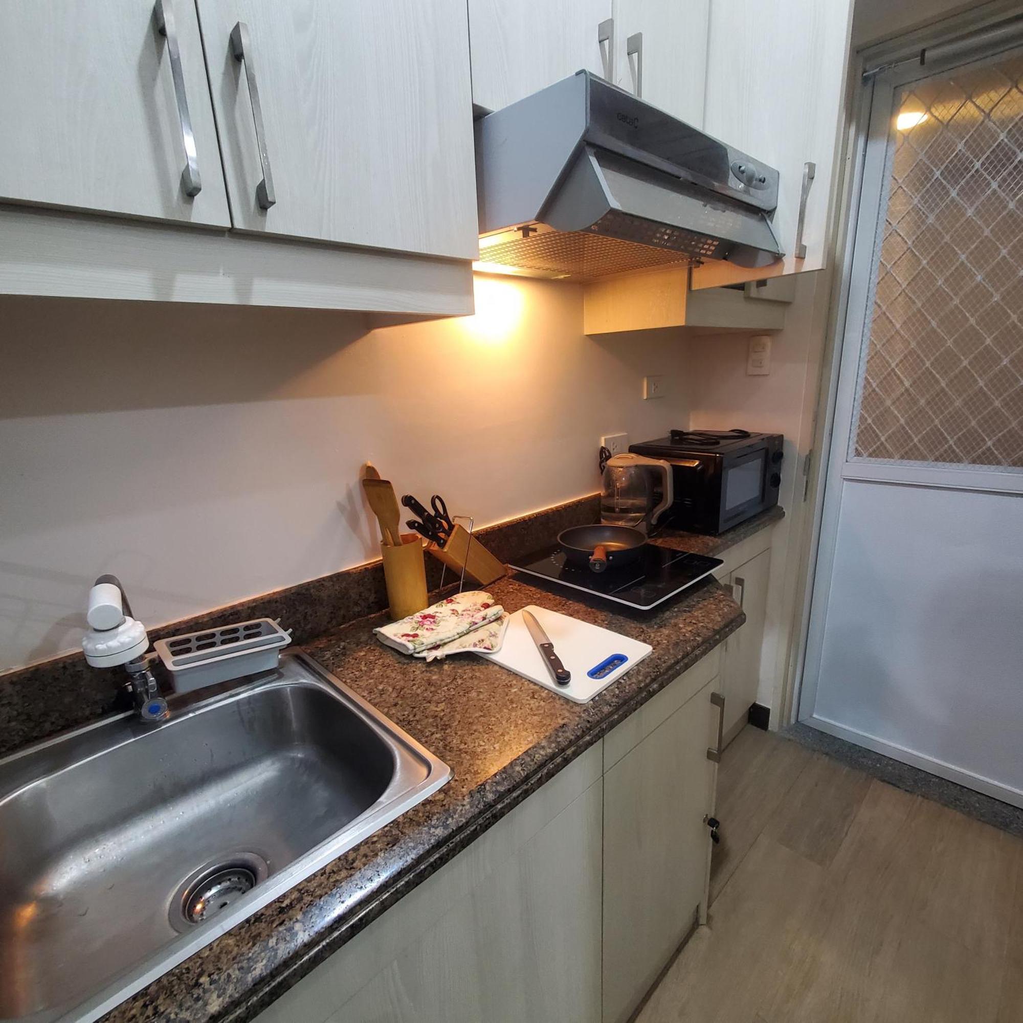 The Layover Queen Br Near Naia T3 Apartment Manila