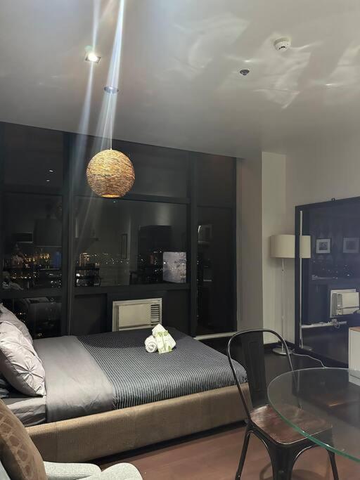 Penthouse Highspeed Wi Fi Smart Tv Pool Gym Apartment