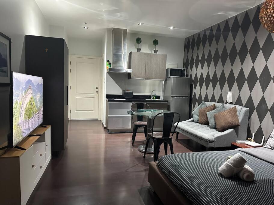 Apartment Penthouse Highspeed Wi Fi Smart Tv Pool Gym Manila