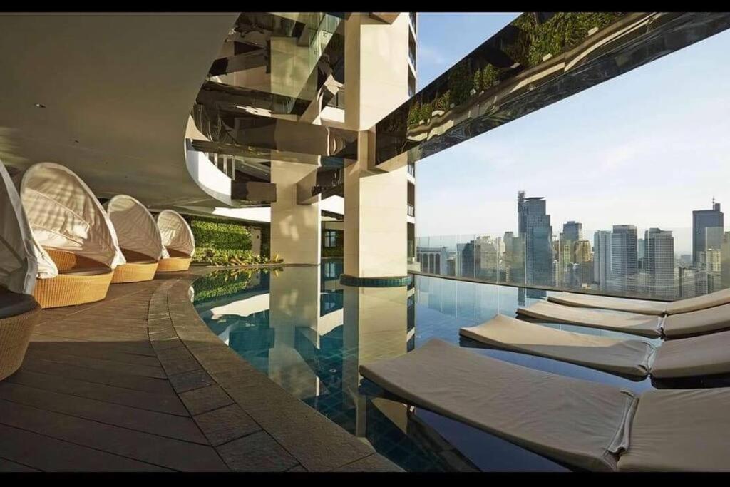 66f 1 Bedroom Penthouse With 2 Balconies Panoramic View Manila