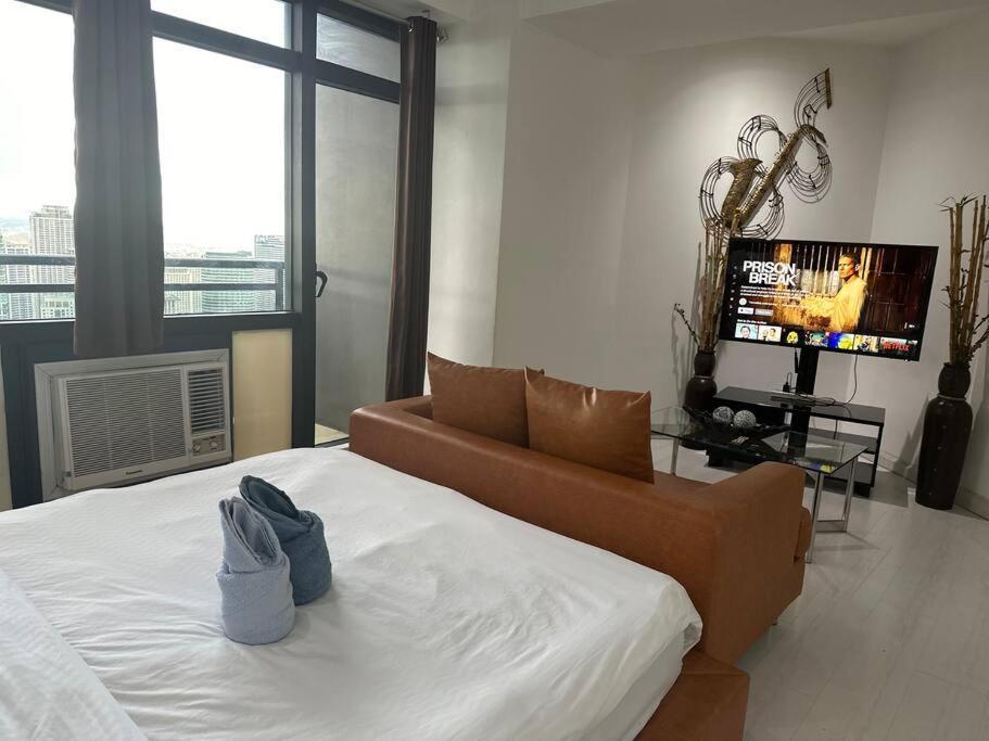 Gramercy On 52nd Floor Rockwell View Free Wifi Apartment Manila