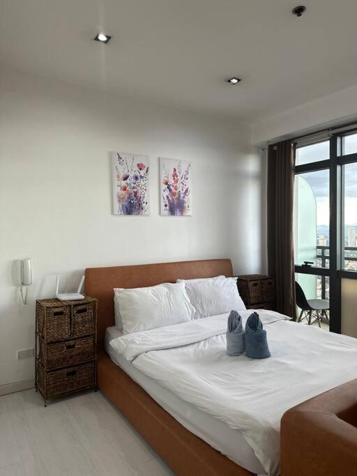 Gramercy On 52nd Floor Rockwell View Free Wifi Apartment