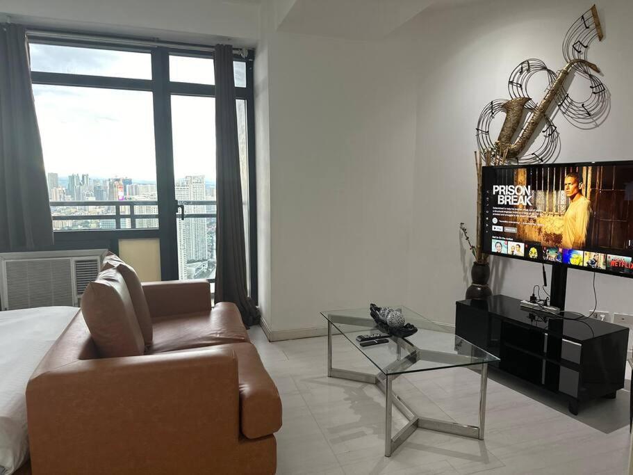 Gramercy On 52nd Floor Rockwell View Free Wifi * Manila