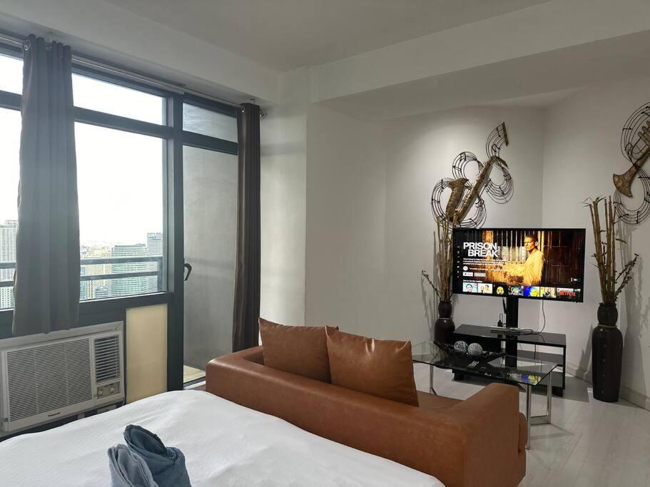 Gramercy On 52nd Floor Rockwell View Free Wifi Apartment Manila
