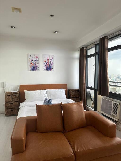 Gramercy On 52nd Floor Rockwell View Free Wifi Manila