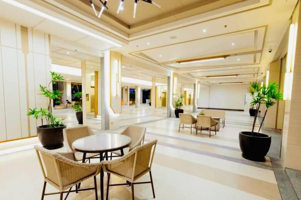 Apartment 1-br With Pool & Skyline Views In Pasig Manila