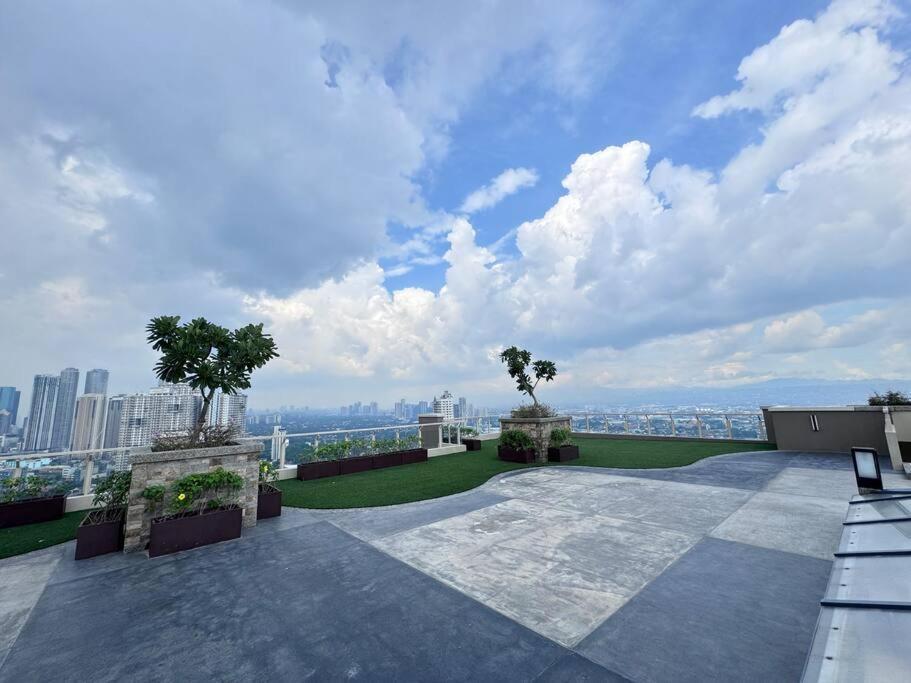 1-br With Pool & Skyline Views In Pasig * Manila