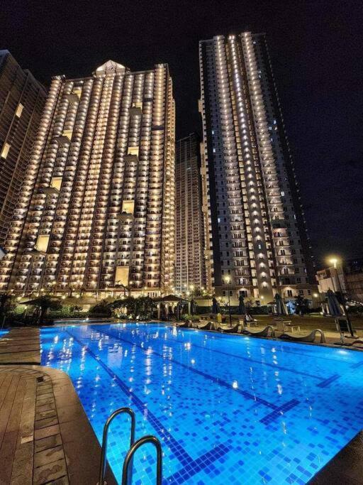 1-br With Pool & Skyline Views In Pasig Apartment