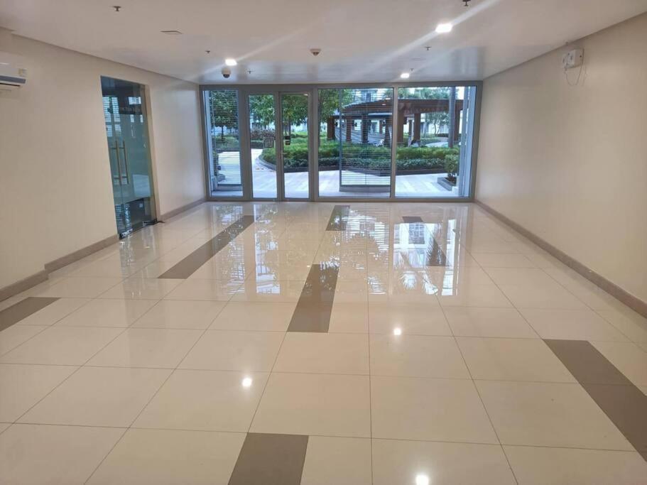 Budget In 81 Newport Near Terminal 1 Bedroom C6-3h Manila