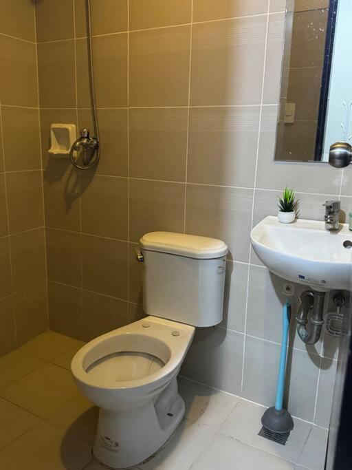Budget In 81 Newport Near Terminal 1 Bedroom C6-3h Apartment *