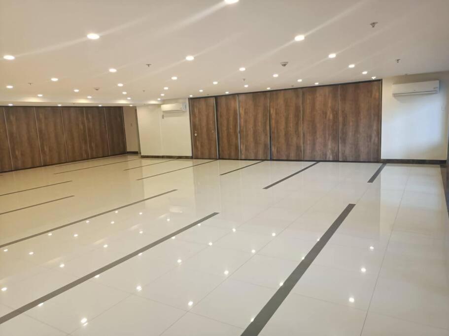 Budget In 81 Newport Near Terminal 1 Bedroom C6-3h Manila
