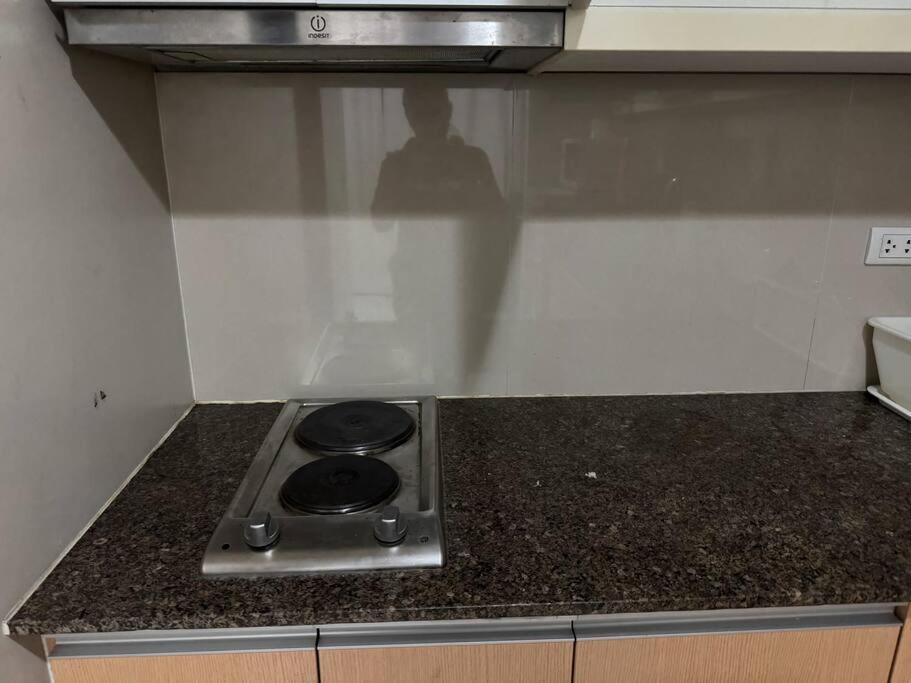 Apartment Budget In 81 Newport Near Terminal 1 Bedroom C6-3h Manila