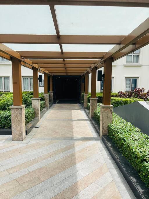 Budget In 81 Newport Near Terminal 1 Bedroom C6-3h Apartment