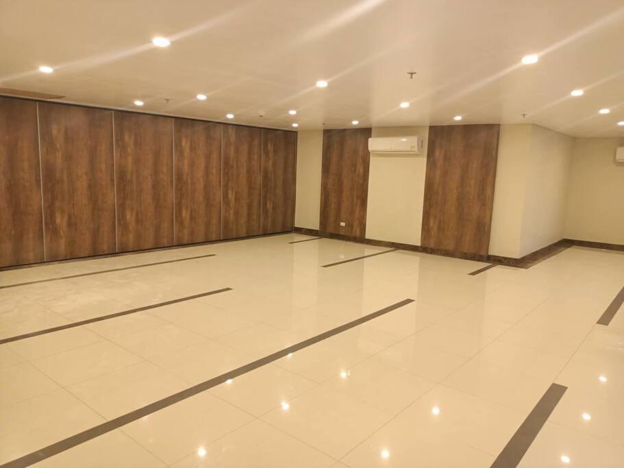 Budget In 81 Newport Near Terminal 1 Bedroom C6-3h Apartment *
