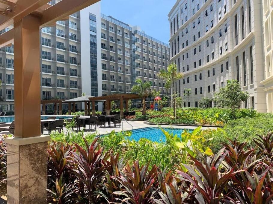 Apartment Budget In 81 Newport Near Terminal 1 Bedroom C6-3h *